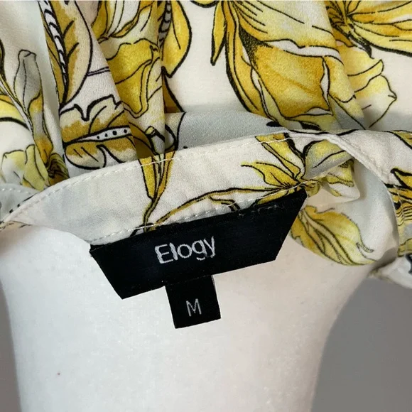 3/$20 Floral Blouse - Picture 5 of 5